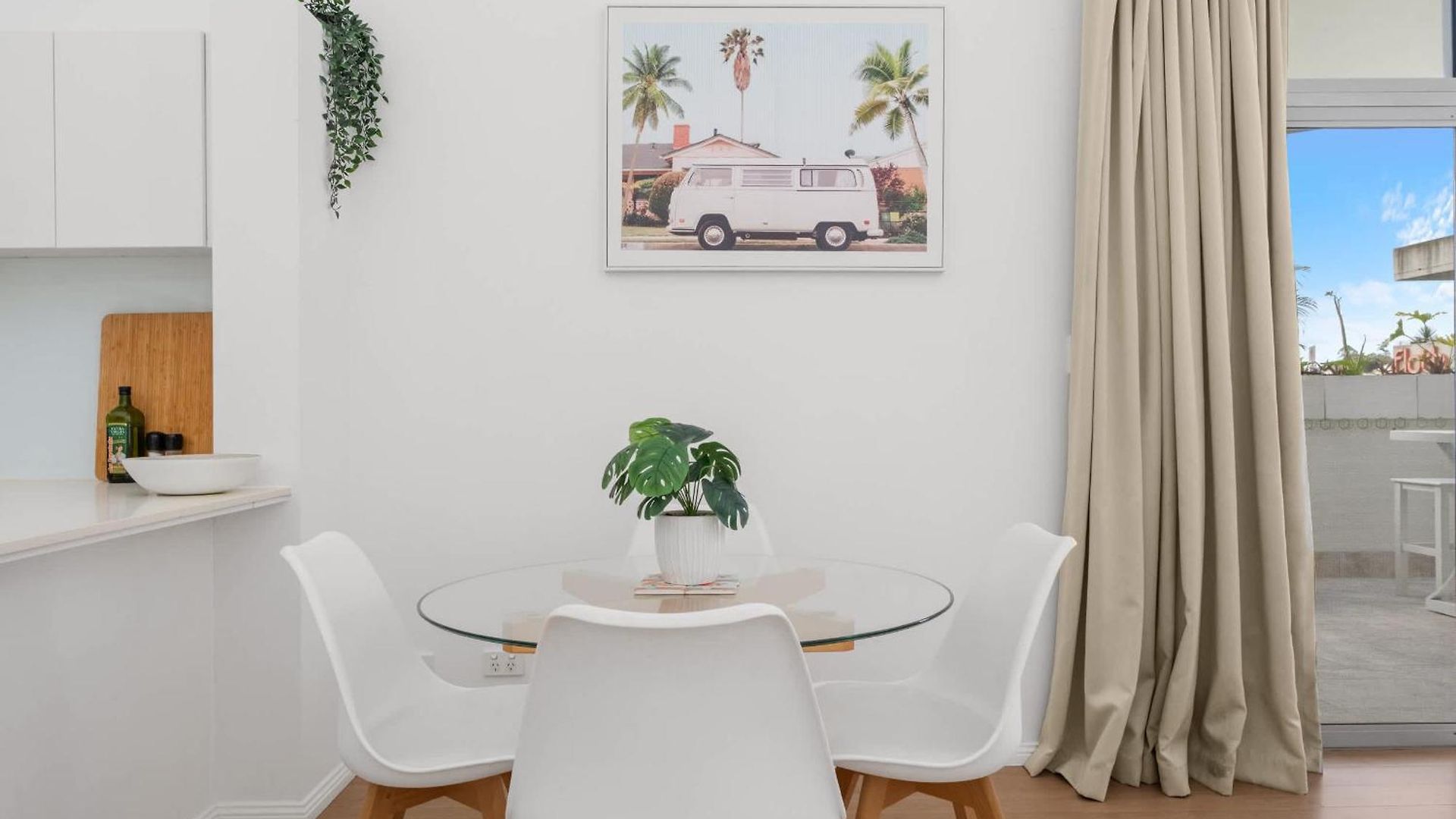 Hidden Oasis! 2bed/2bath/1car ~ 5mins To Cbd Apartment