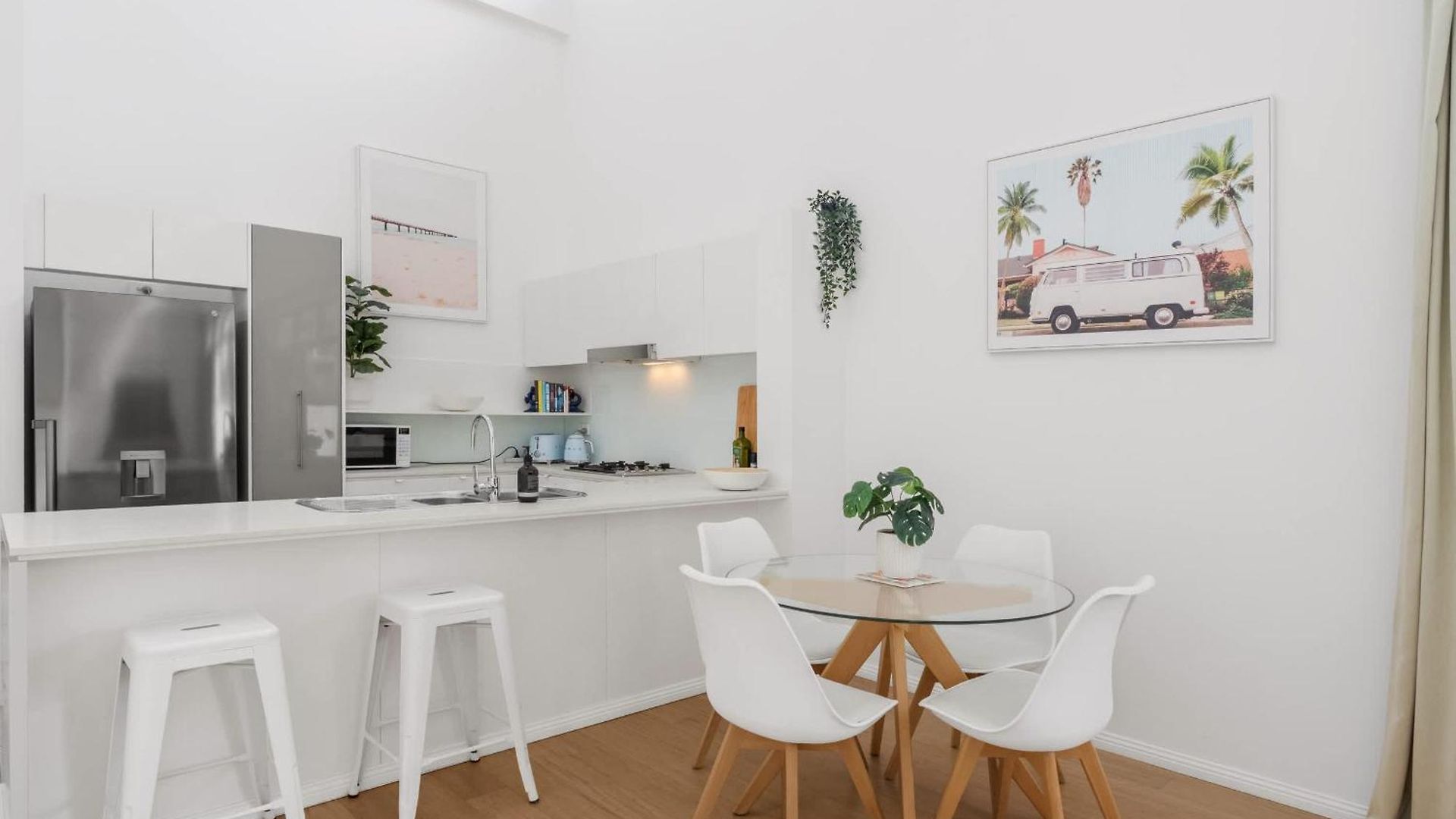 Hidden Oasis! 2bed/2bath/1car ~ 5mins To Cbd Brisbane