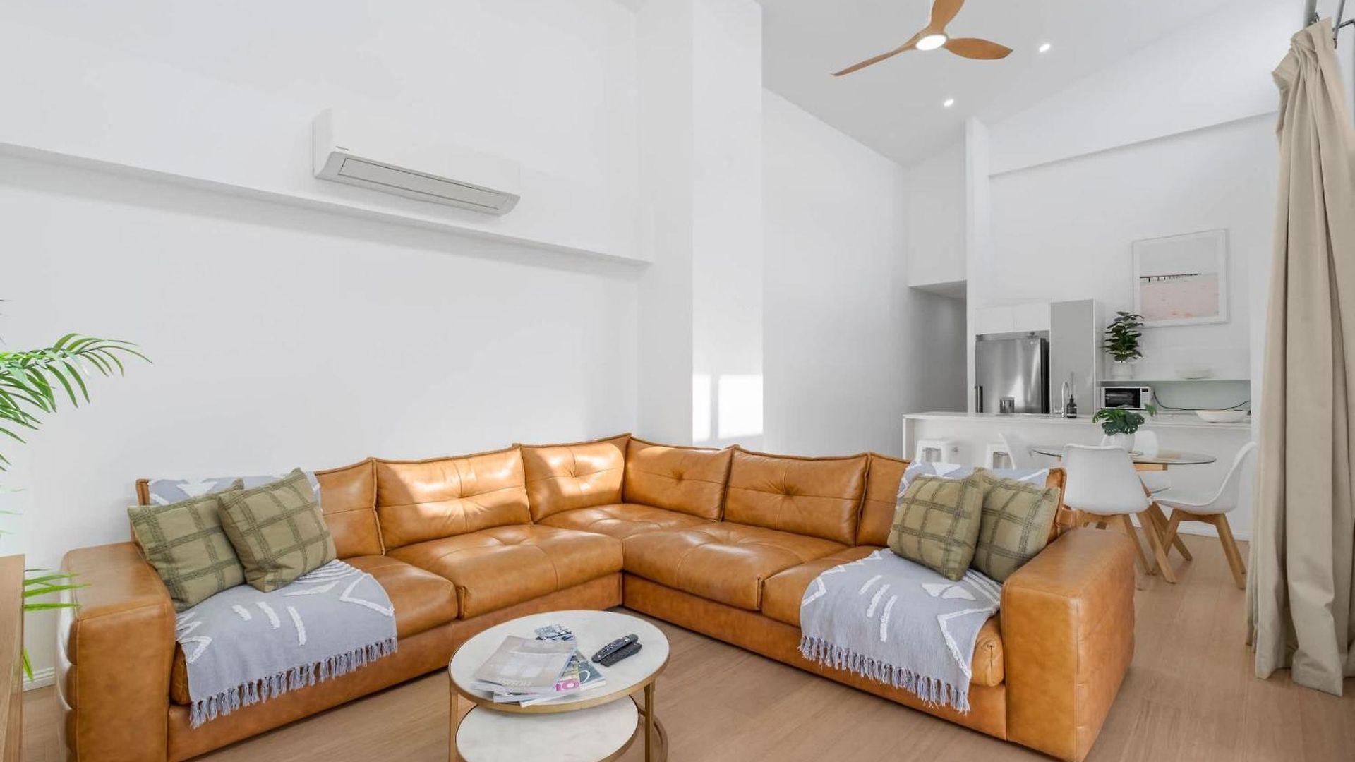Hidden Oasis! 2bed/2bath/1car ~ 5mins To Cbd *