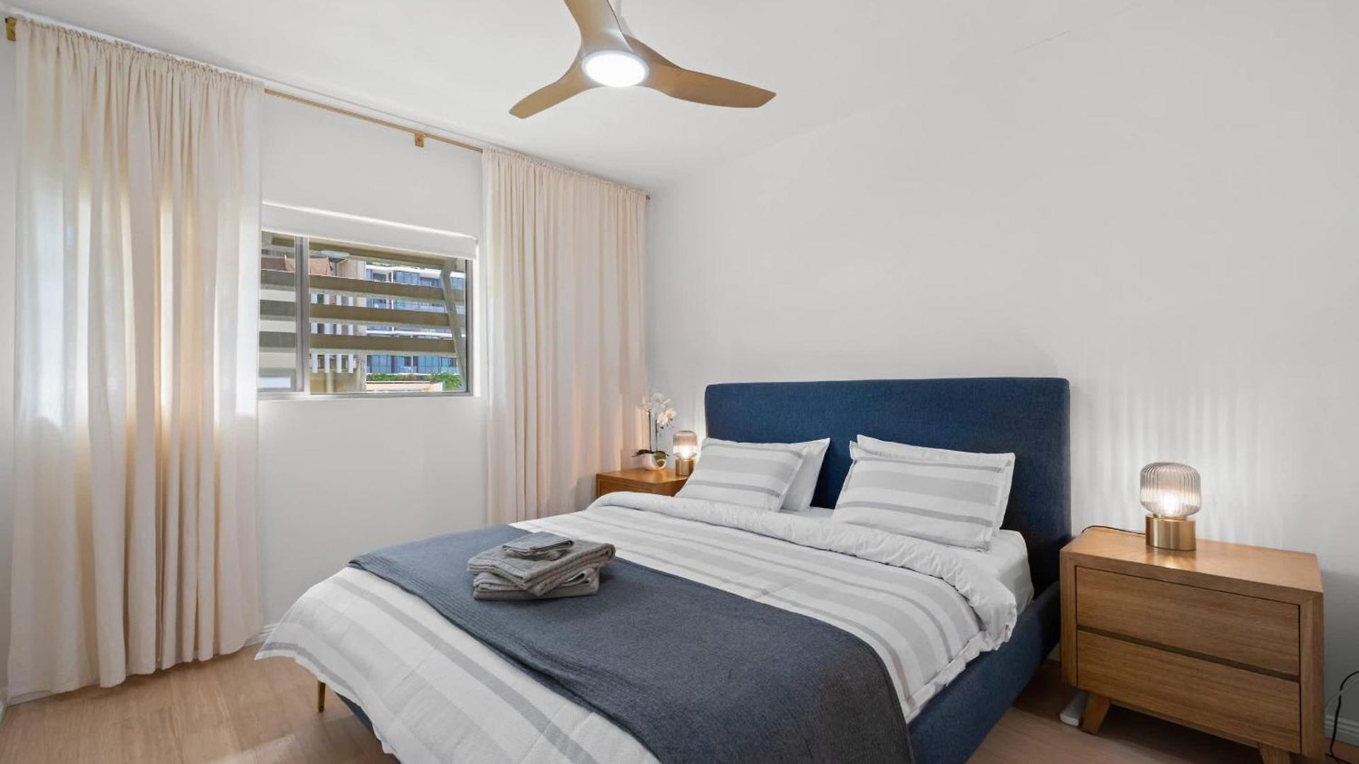 Hidden Oasis! 2bed/2bath/1car ~ 5mins To Cbd Apartment