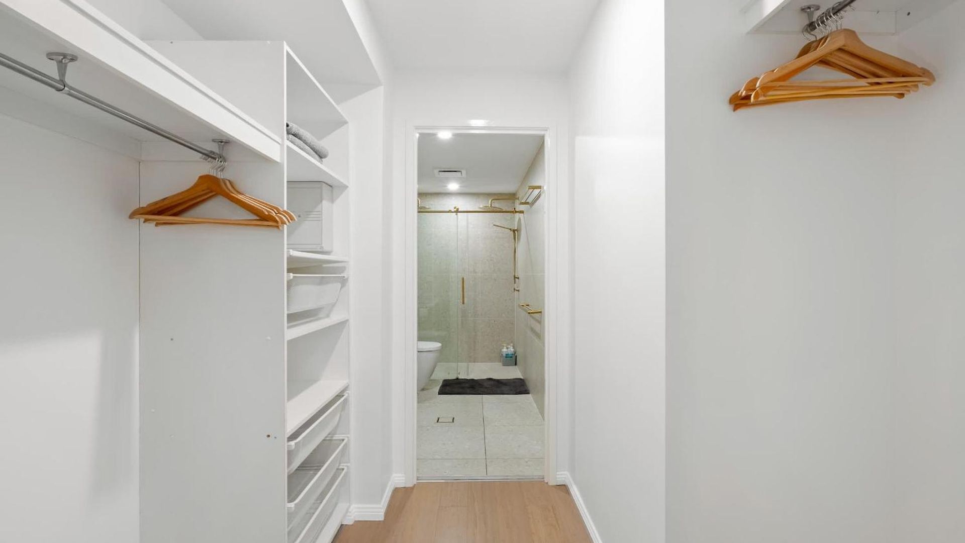 Apartment Hidden Oasis! 2bed/2bath/1car ~ 5mins To Cbd Brisbane