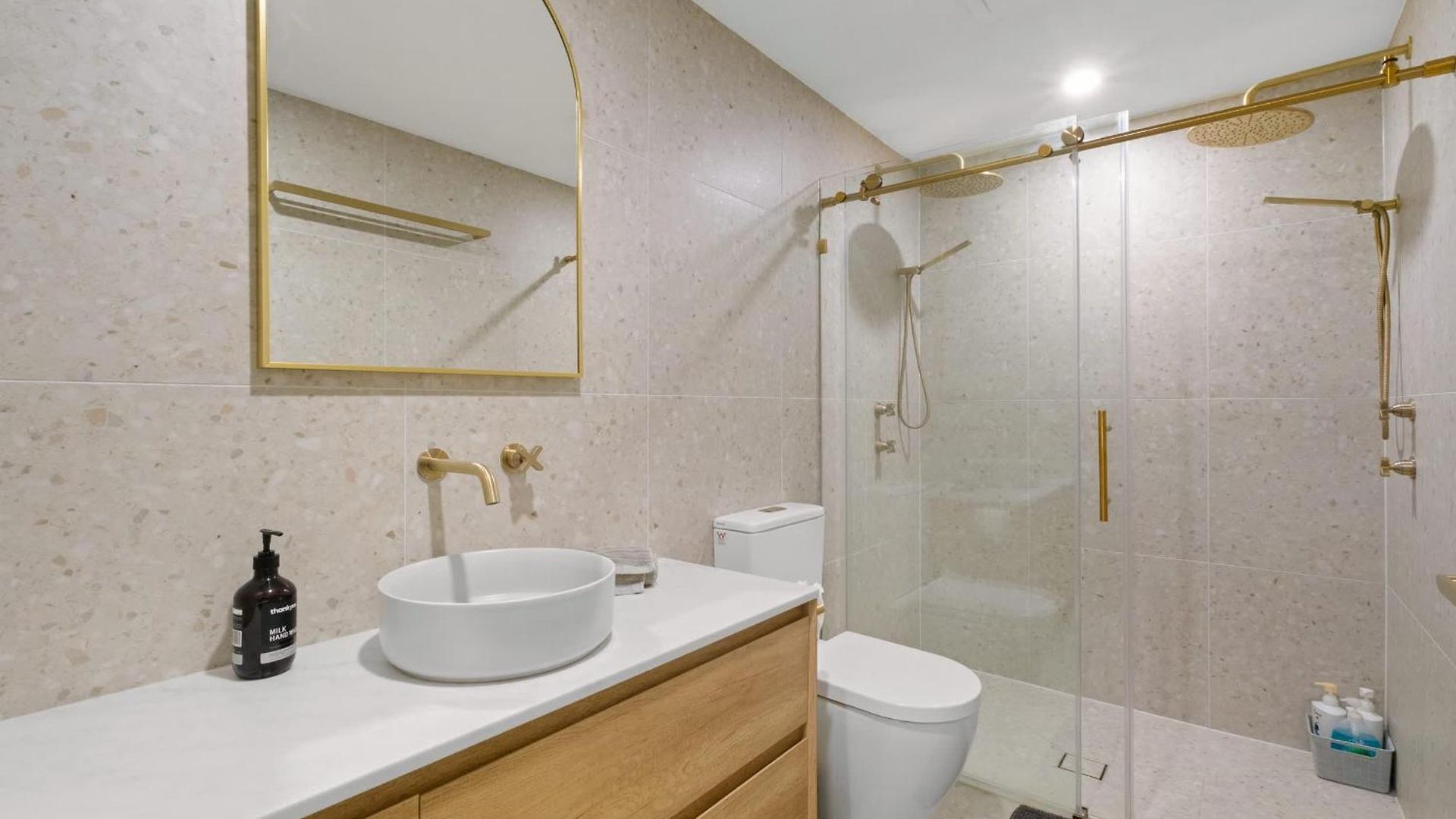 Apartment Hidden Oasis! 2bed/2bath/1car ~ 5mins To Cbd *