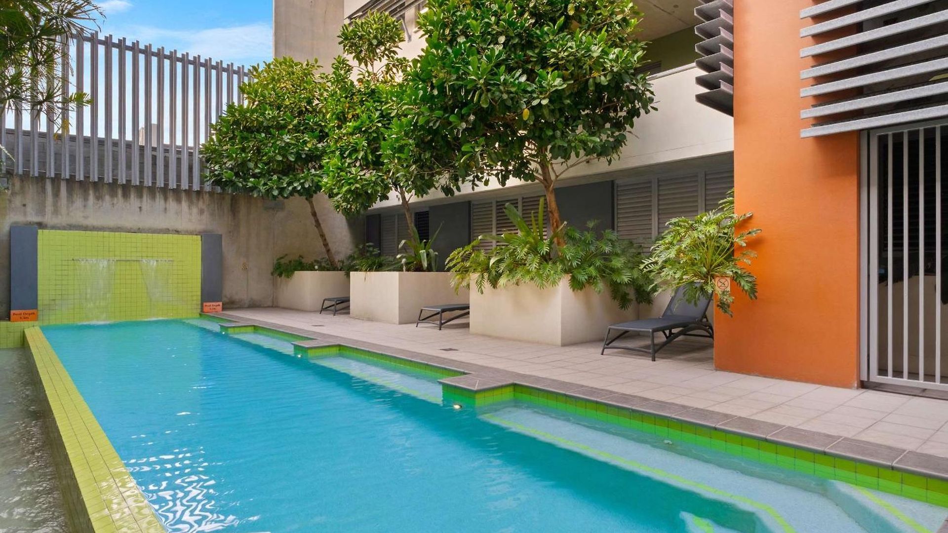 Hidden Oasis! 2bed/2bath/1car ~ 5mins To Cbd *
