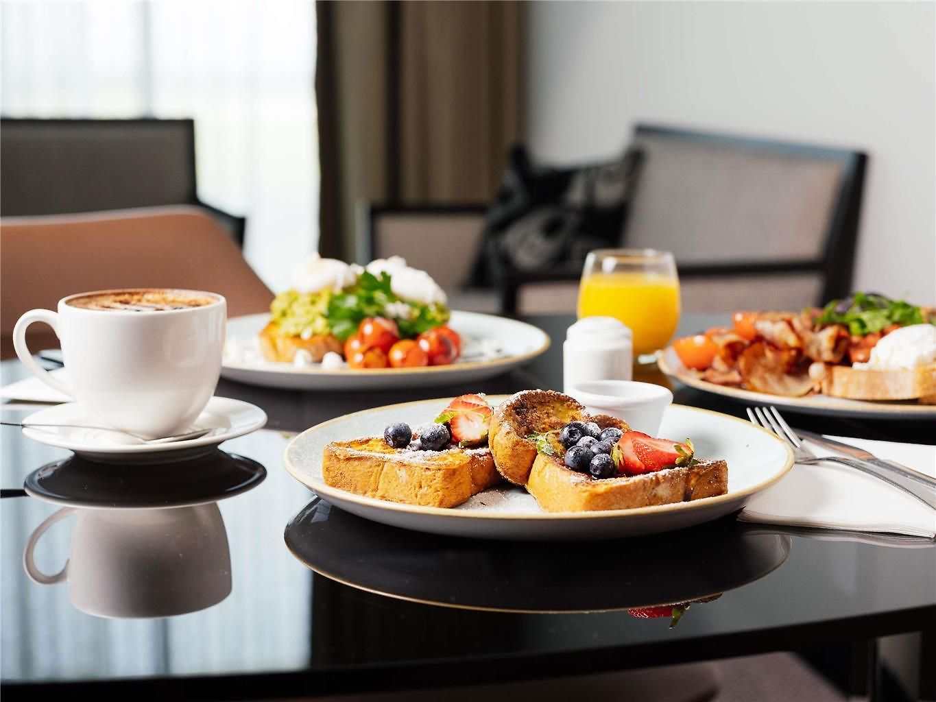 Pullman Airport Hotel 5*