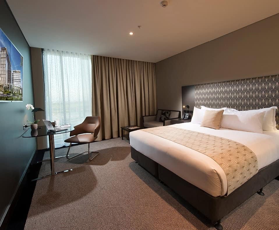 Pullman Airport Hotel 5*