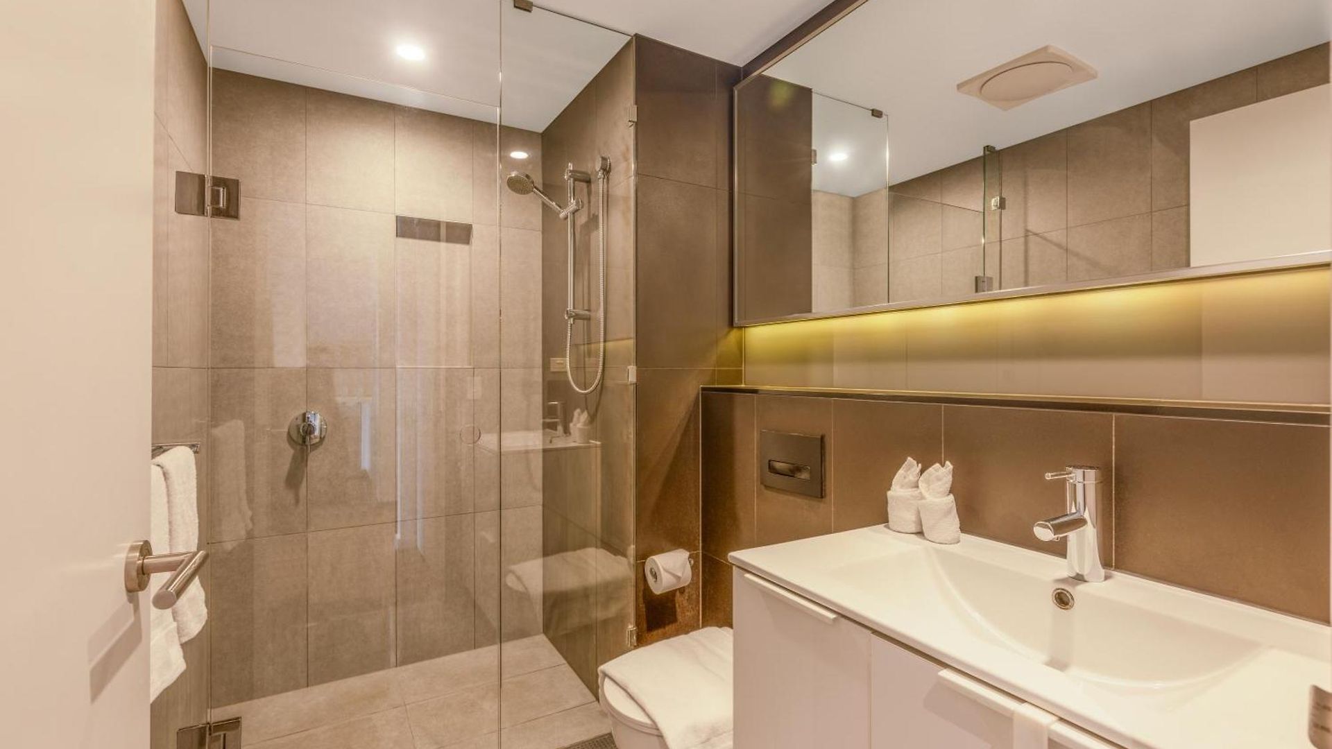 Apartment Modern Homely 2br W Parking Bowen Hills