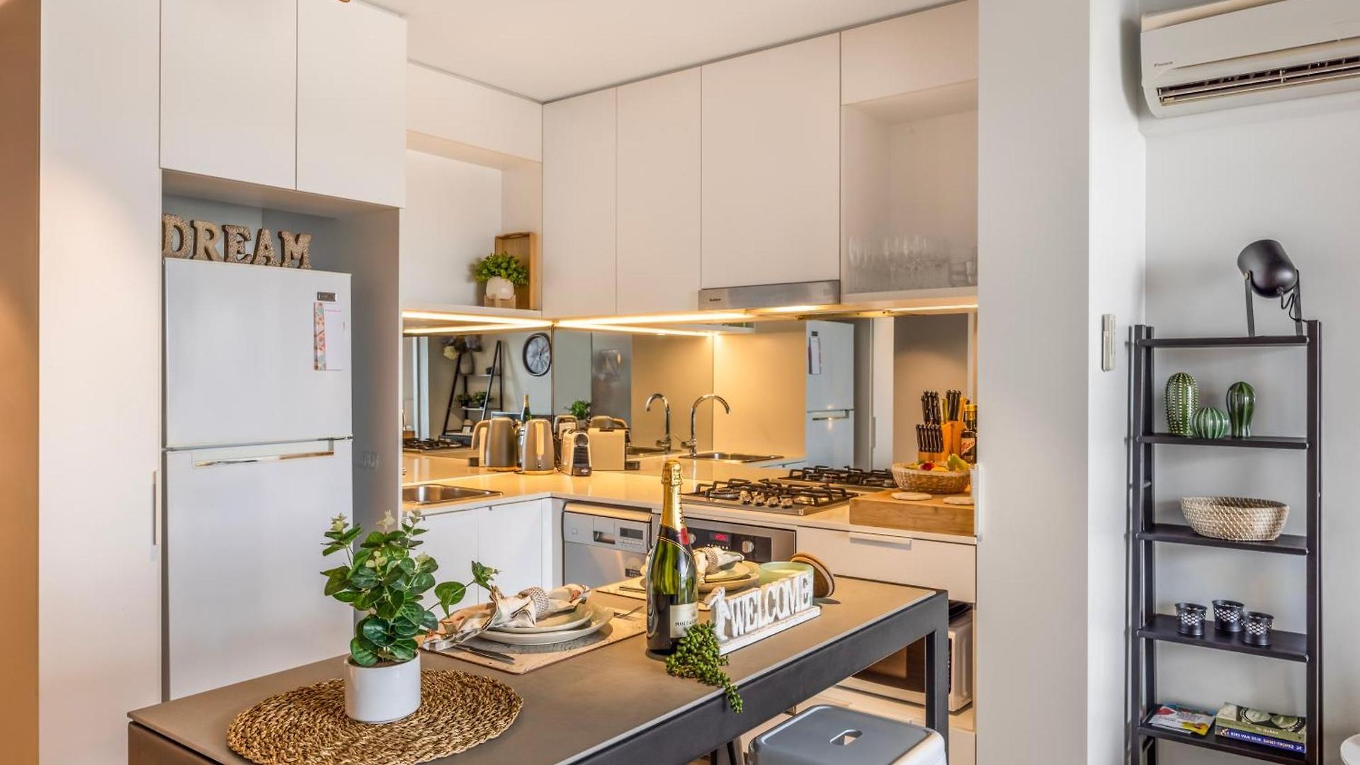 Apartment Modern Homely 2br W Parking Bowen Hills Brisbane