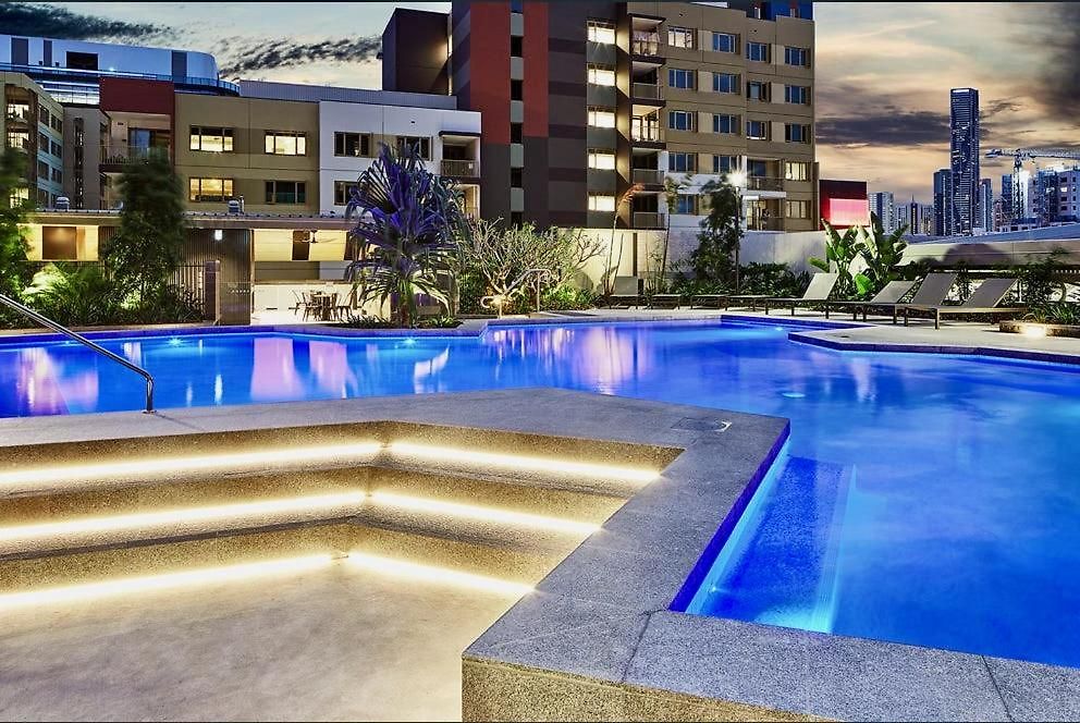 Modern Homely 2br W Parking Bowen Hills Apartment