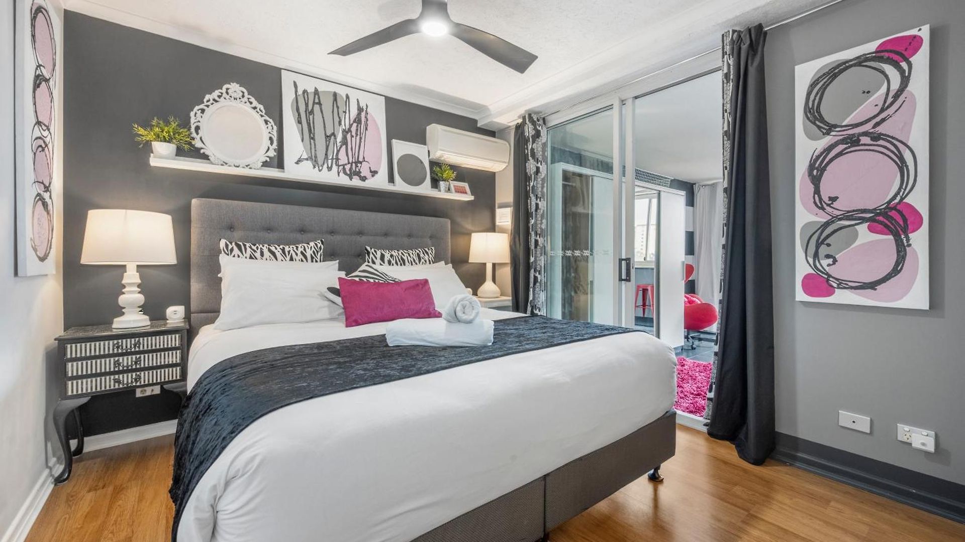 Retro Chic Vibes, Tropical Pool & Prime Location Apartment *