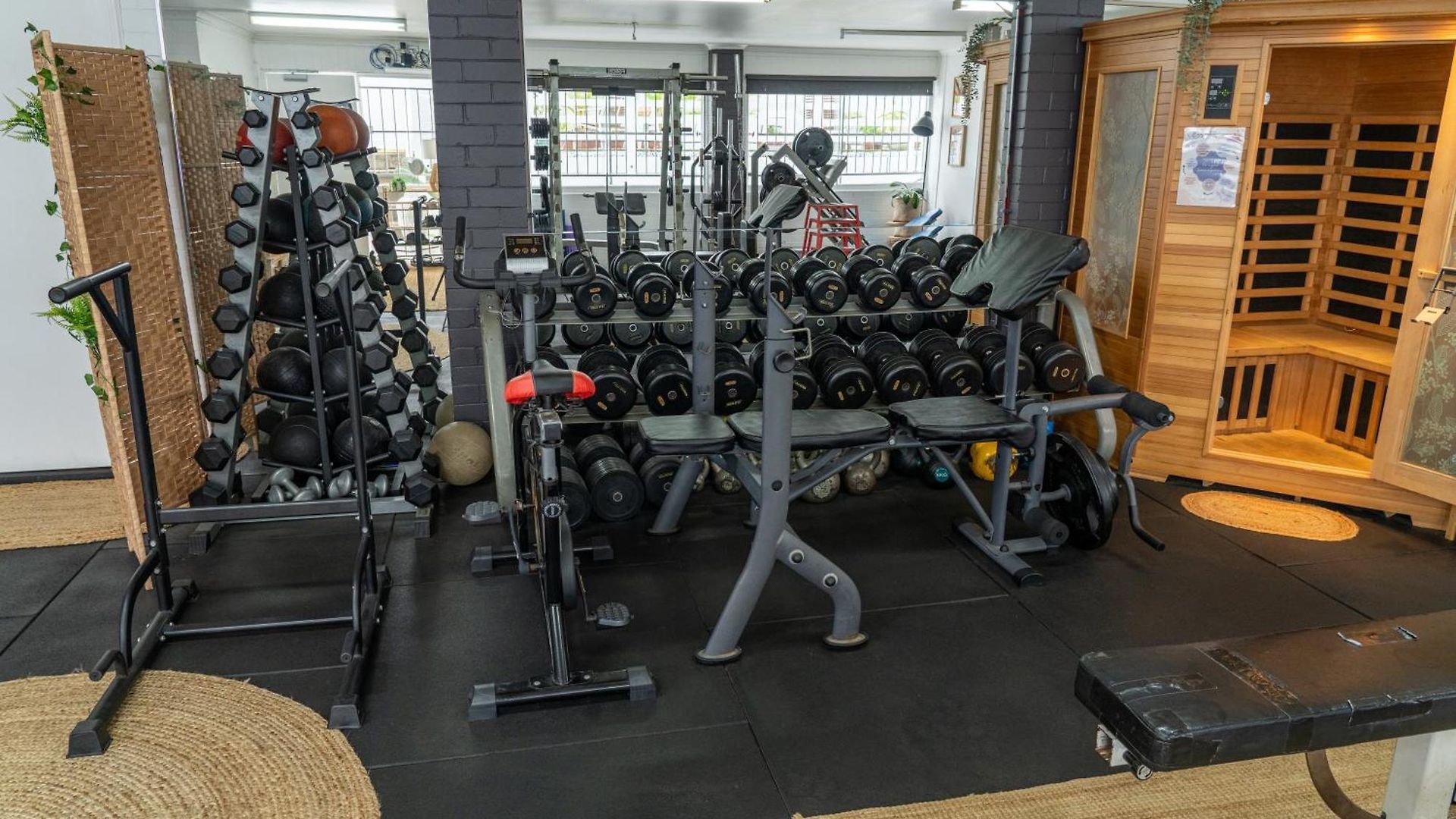 Hot Tub, Ice Bath, Gym, Sauna, Pool Table Coorparoo Haven Homestay *