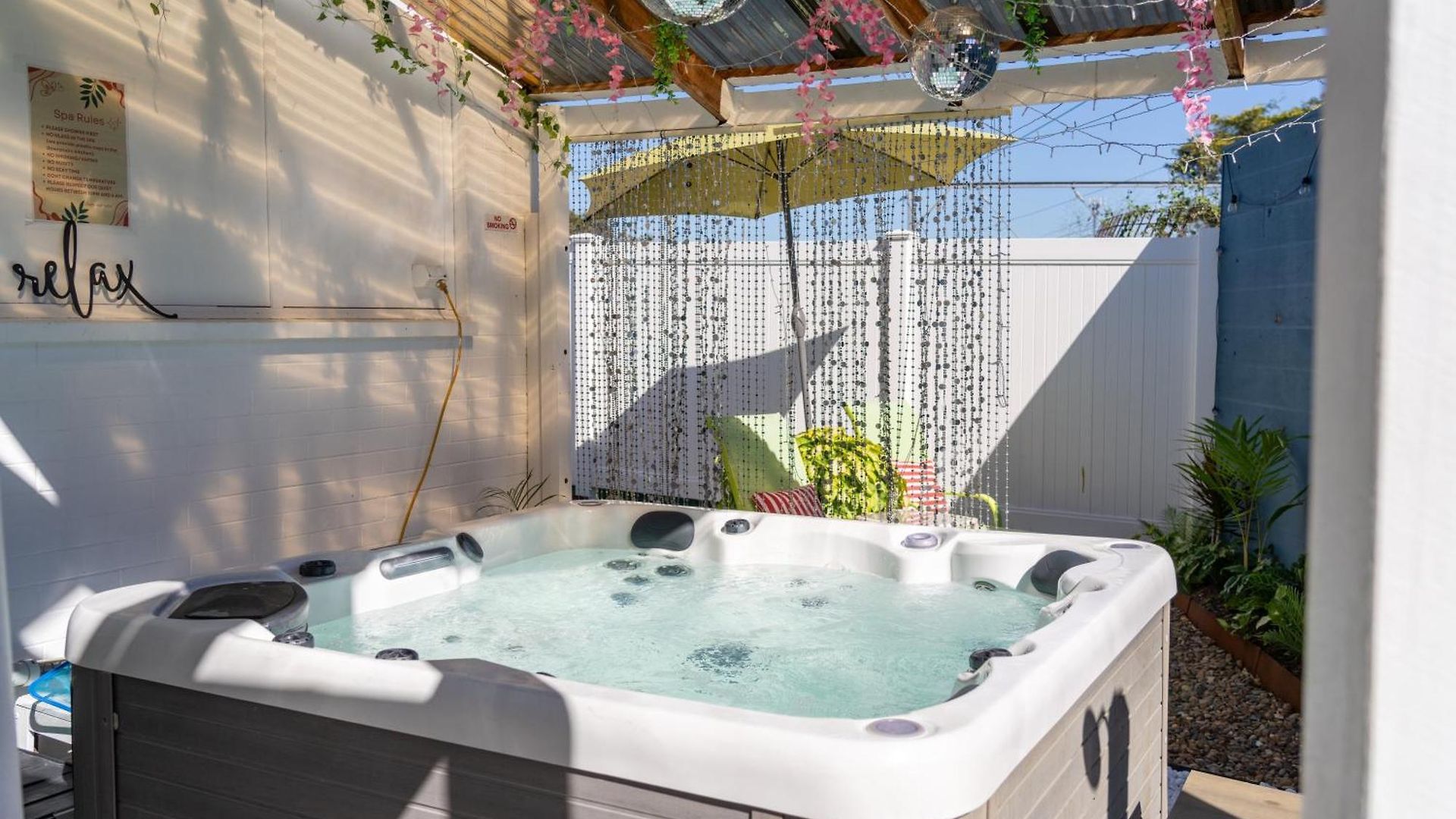 Homestay Hot Tub, Ice Bath, Gym, Sauna, Pool Table Coorparoo Haven Brisbane