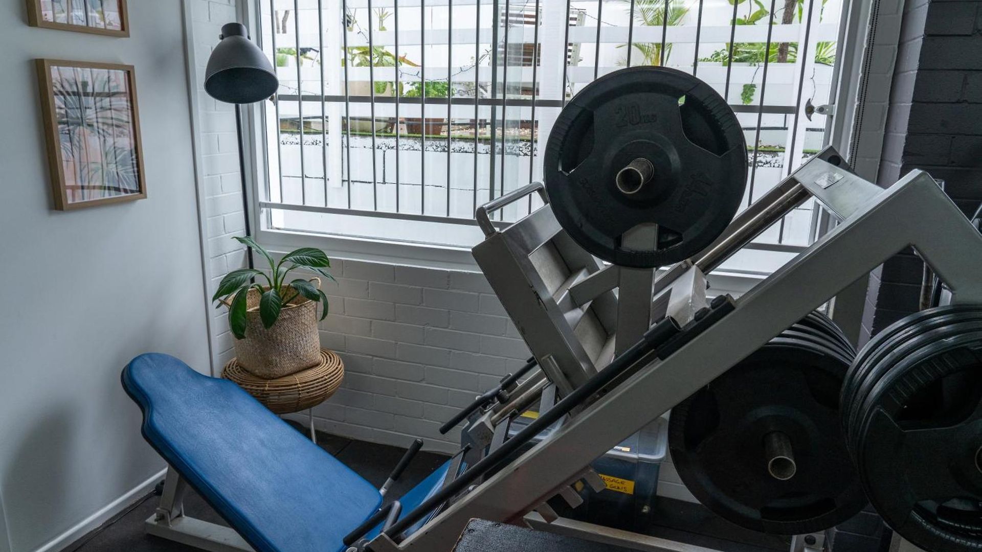 Hot Tub, Ice Bath, Gym, Sauna, Pool Table Coorparoo Haven Homestay