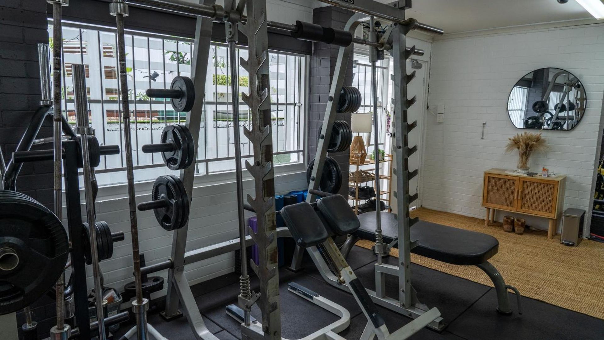 Homestay Hot Tub, Ice Bath, Gym, Sauna, Pool Table Coorparoo Haven Brisbane