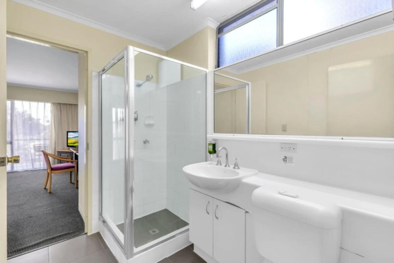 Hotel Charming Easy Access 2 Cbd By Custom Hosting Brisbane