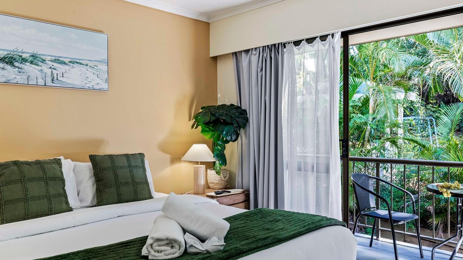 Leafy Retreat Near Shops Motorway Access By Custom Hosting Brisbane
