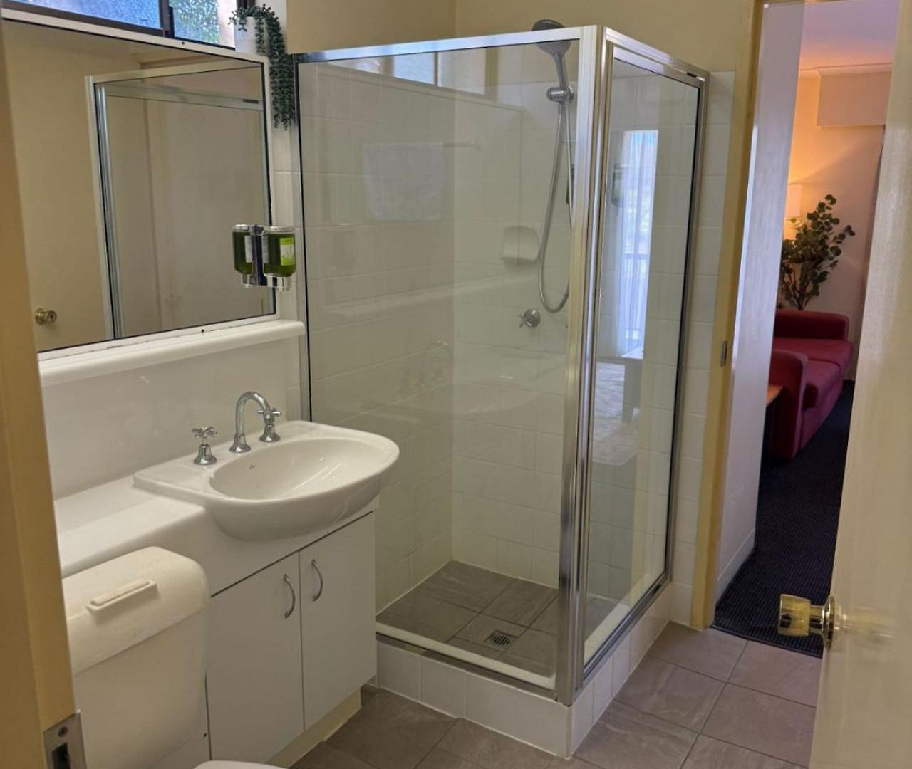 Charming Easy Access 2 Cbd By Custom Hosting Hotel