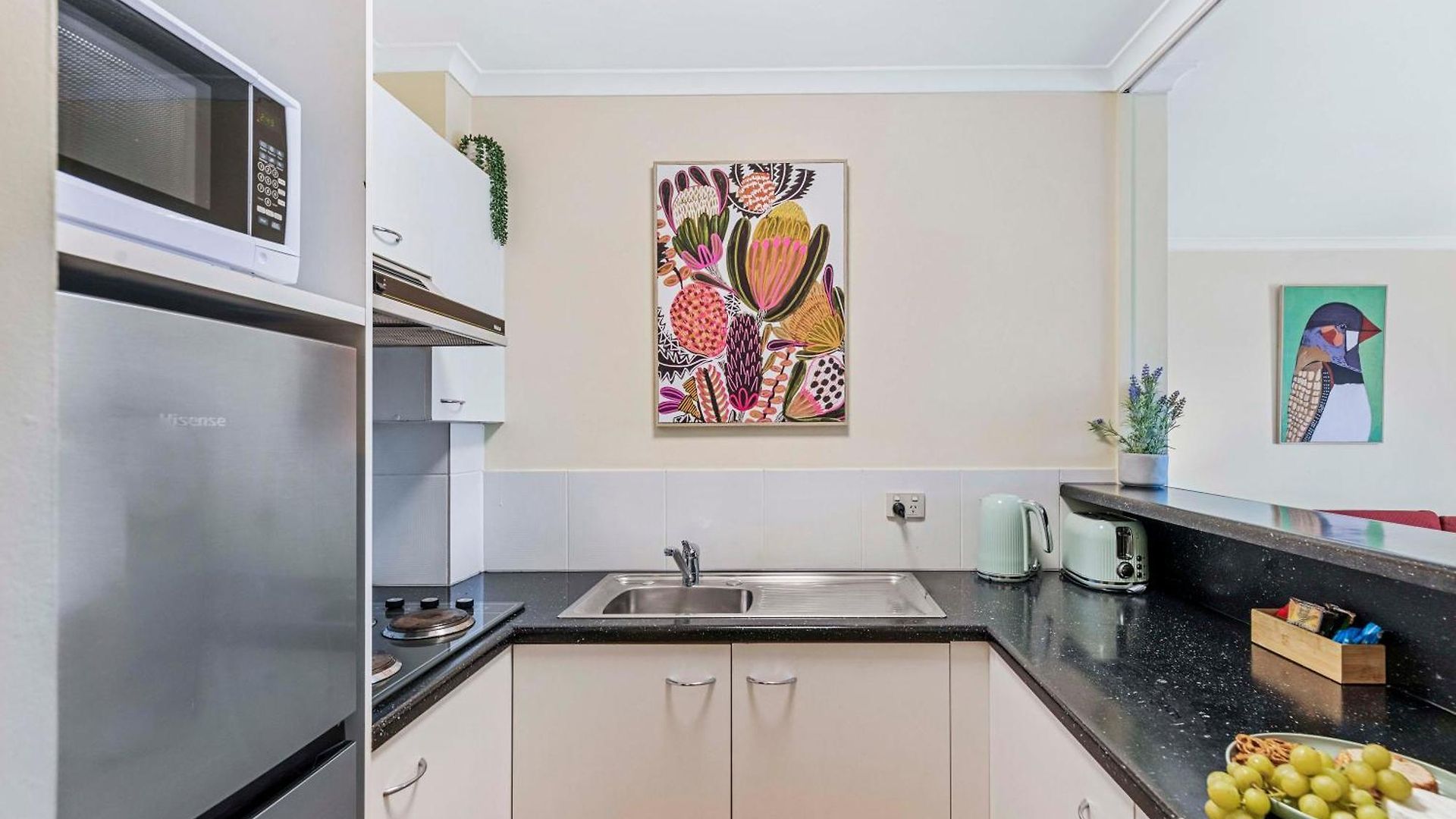 Charming Easy Access 2 Cbd By Custom Hosting Hotel *