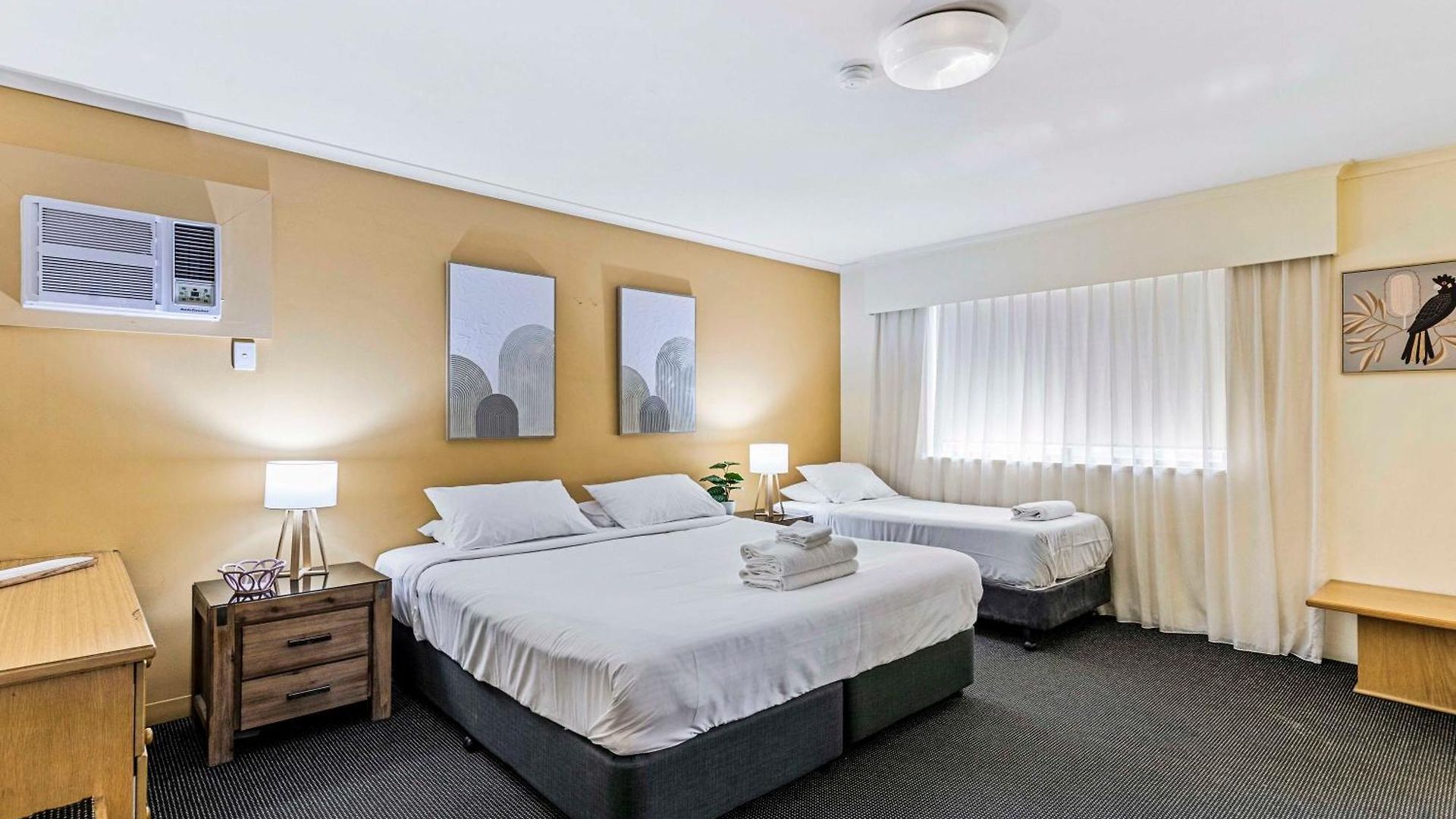 Hotel Charming Easy Access 2 Cbd By Custom Hosting *