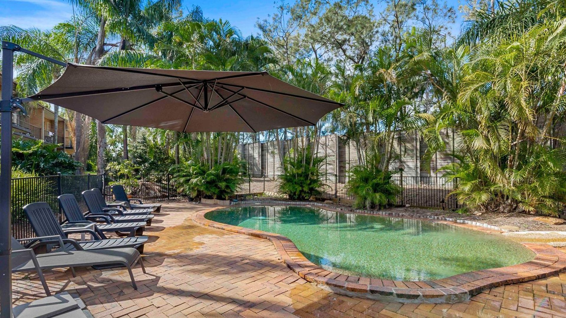 Hotel Leafy Retreat Near Shops Motorway Access By Custom Hosting Brisbane