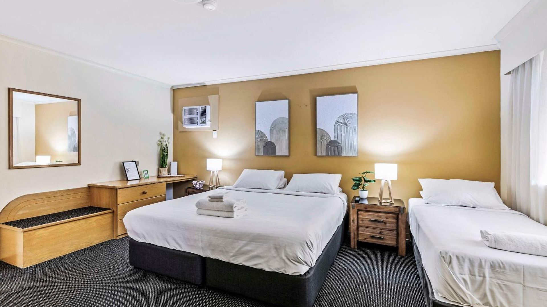 Charming Easy Access 2 Cbd By Custom Hosting Hotel *