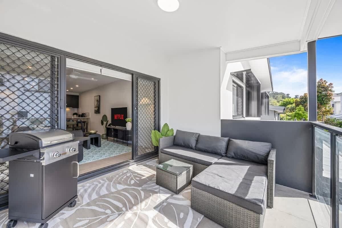 Family Retreat - Free Secure Car Park, Garden Westfield Shopping, Restaurants Apartment