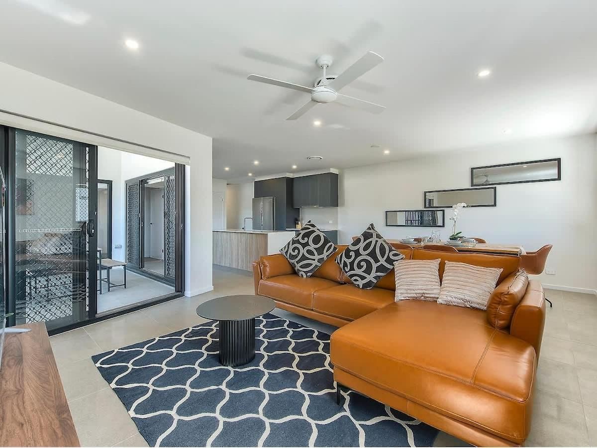 3br Floor With Parking, Ev Friendly & Views South
