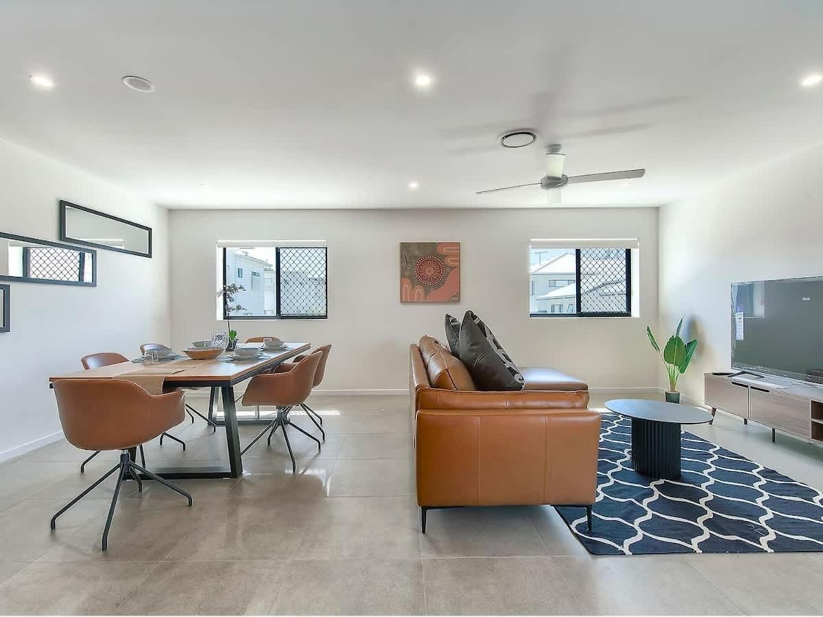 3br Floor With Parking, Ev Friendly & Views South Apartment