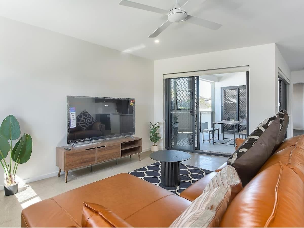 3br Floor With Parking, Ev Friendly & Views South
