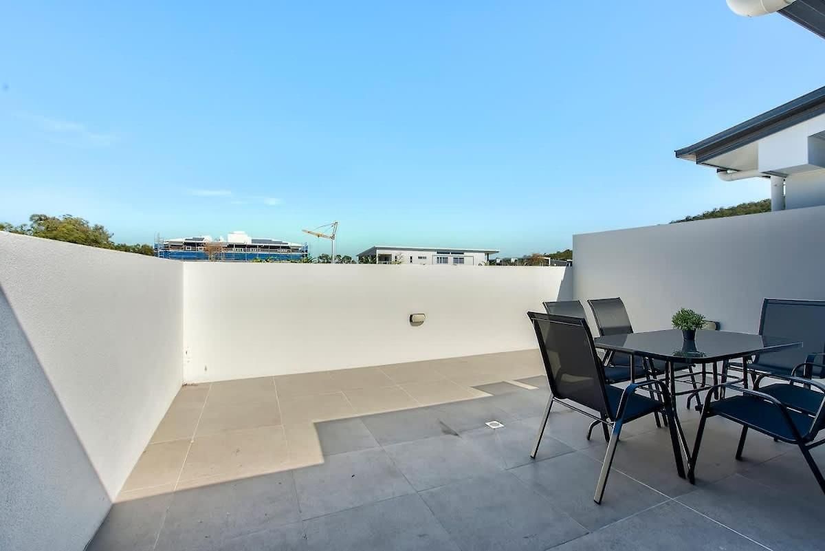 Apartment 3br Floor With Parking, Ev Friendly & Views South Brisbane
