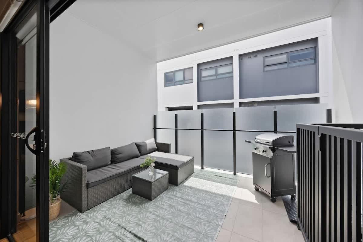 West End - Free Secure Car Park - Walk To Restaurants - Convention Centre Apartment