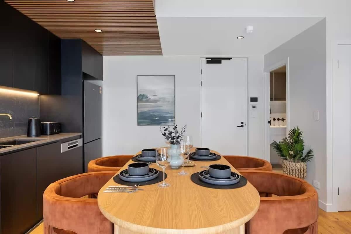 West End - Free Secure Car Park - Walk To Restaurants - Convention Centre Apartment *