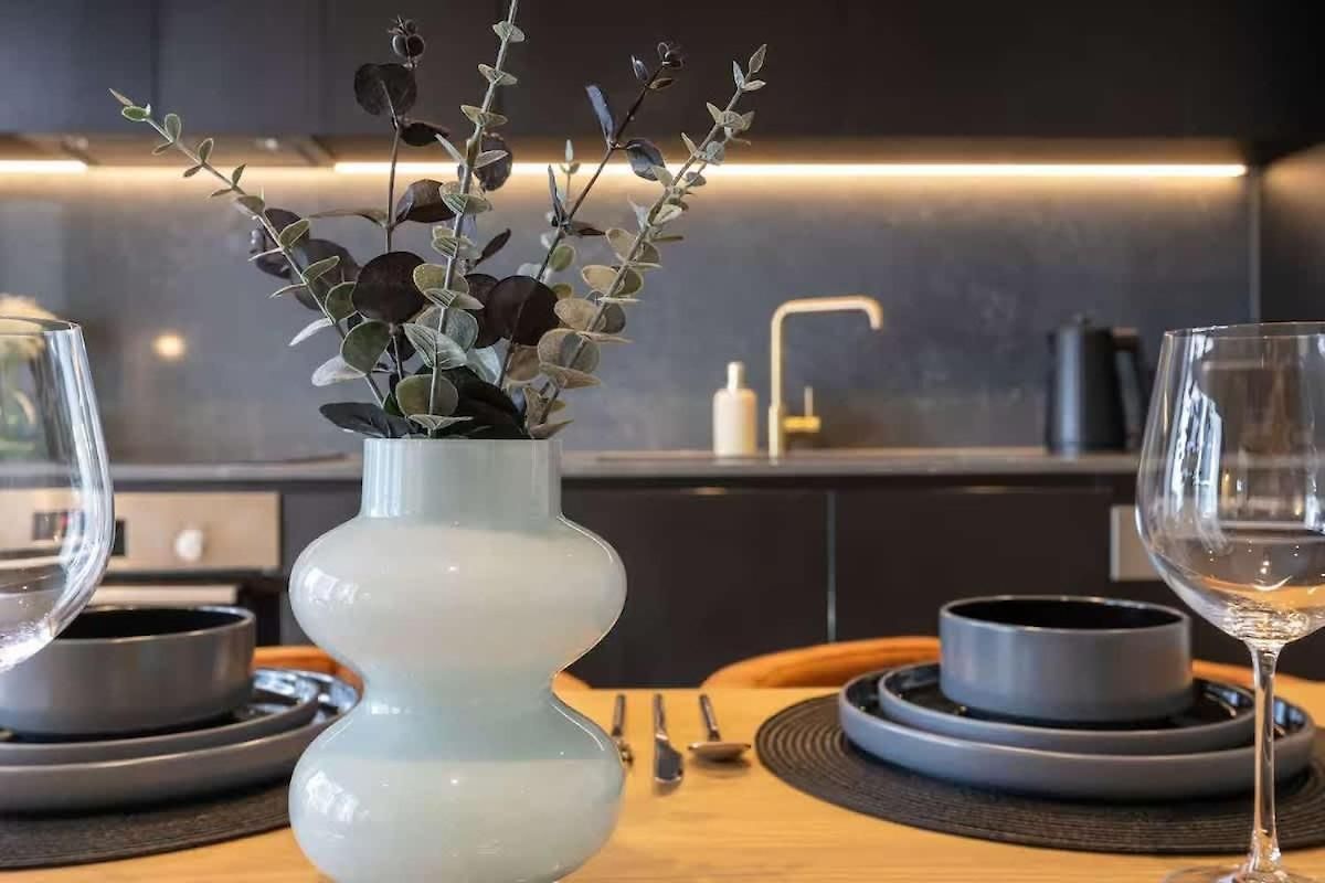 West End - Free Secure Car Park - Walk To Restaurants - Convention Centre *