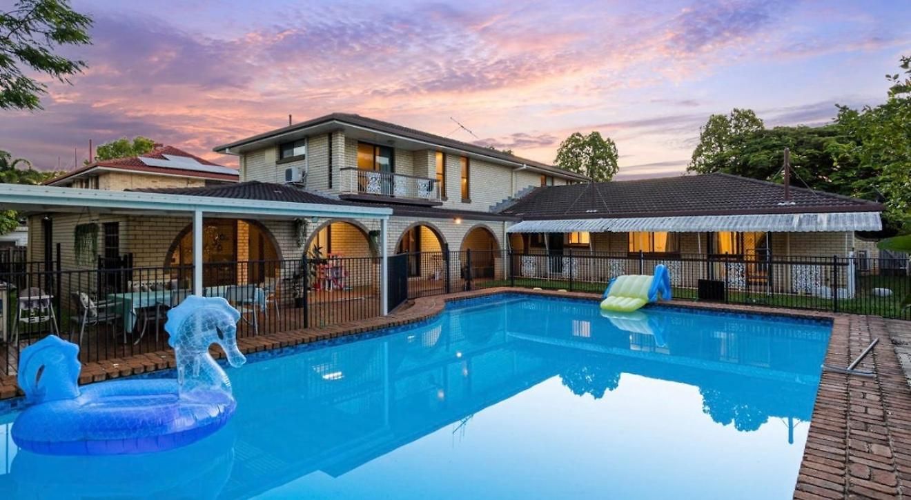4br Big Family House With Huge Pool Holiday home