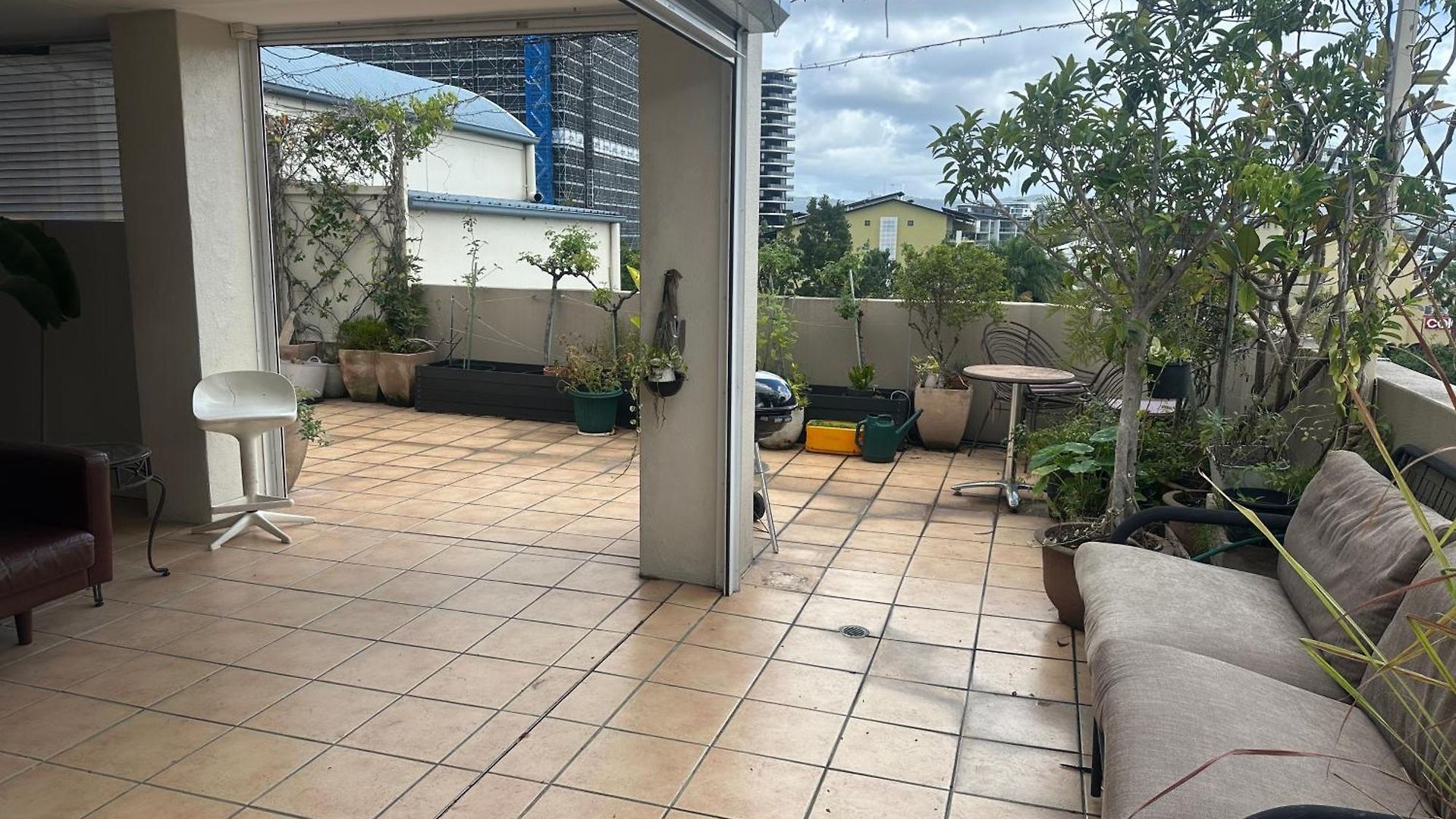 Spacious 2brm Free Parking