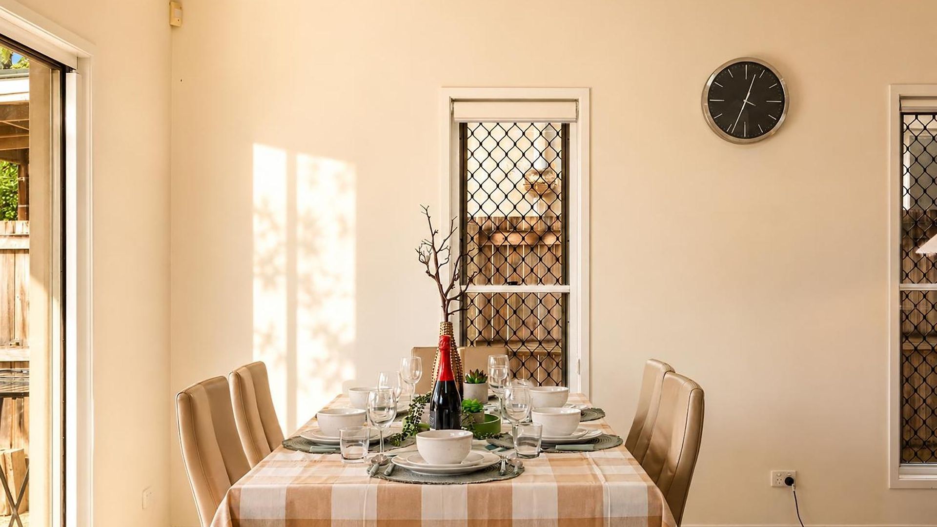 Holiday home 5br Family - Ev Car Point At Home, 2 Master - Near Sunnybank, Qeii, Qsac And Griffith Uni *