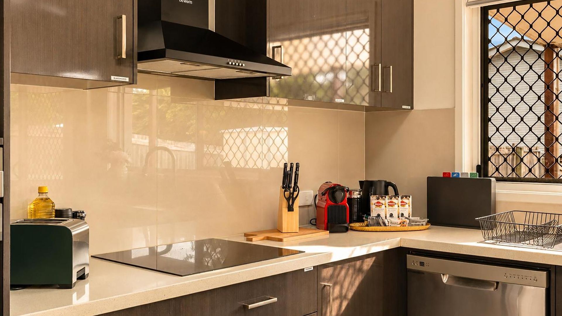 5br Family - Ev Car Point At Home, 2 Master - Near Sunnybank, Qeii, Qsac And Griffith Uni Holiday home Brisbane