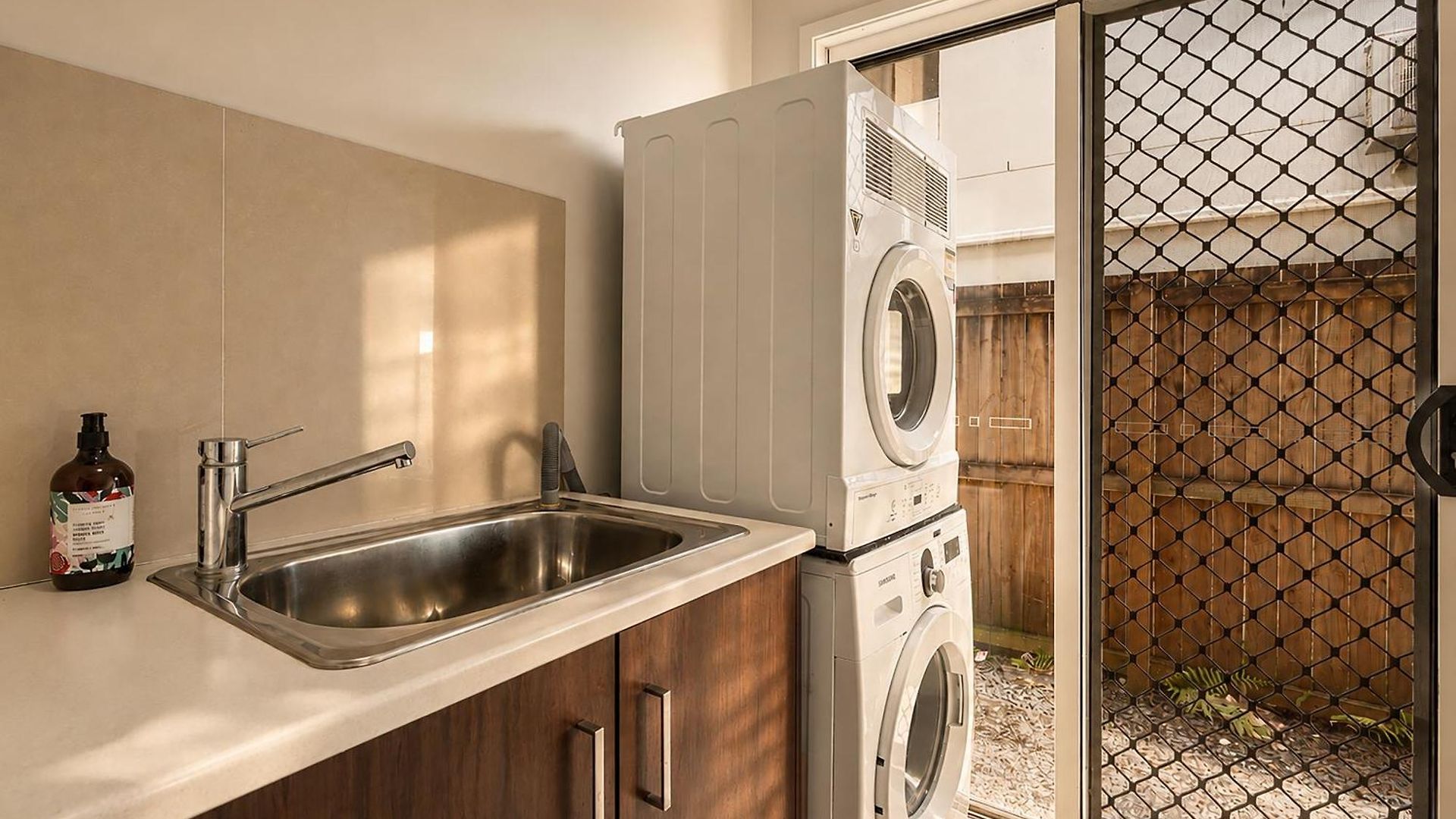 5br Family - Ev Car Point At Home, 2 Master - Near Sunnybank, Qeii, Qsac And Griffith Uni