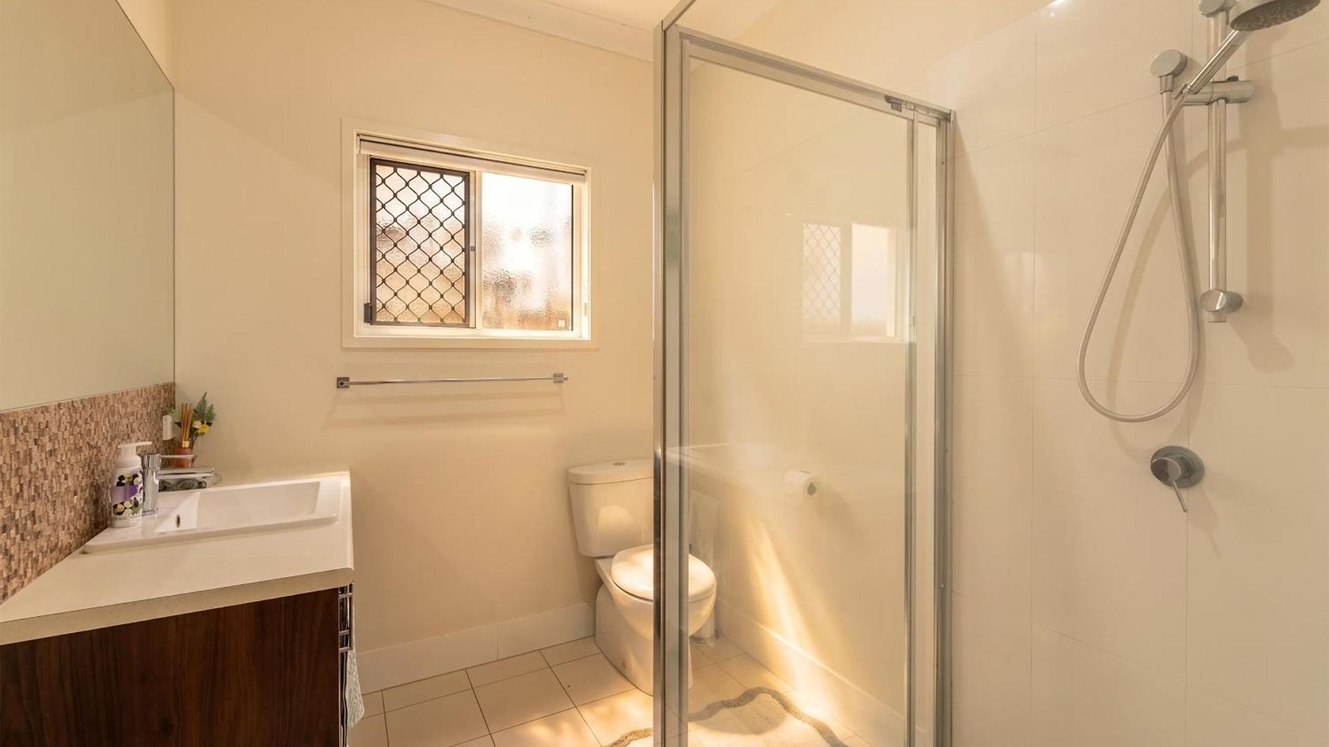5br Family - Ev Car Point At Home, 2 Master - Near Sunnybank, Qeii, Qsac And Griffith Uni Holiday home