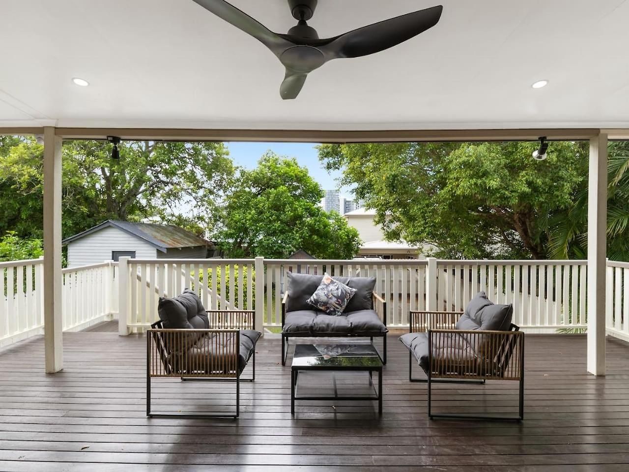 Stylish 4bedroom Outdoor Dining And Access Holiday home Brisbane