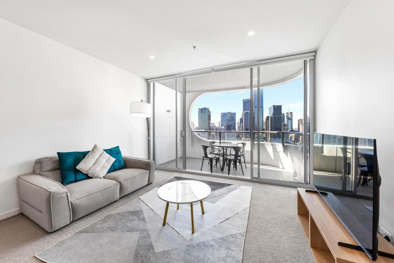 Scenic 2br With Balcony And Recreational Deck Access Brisbane