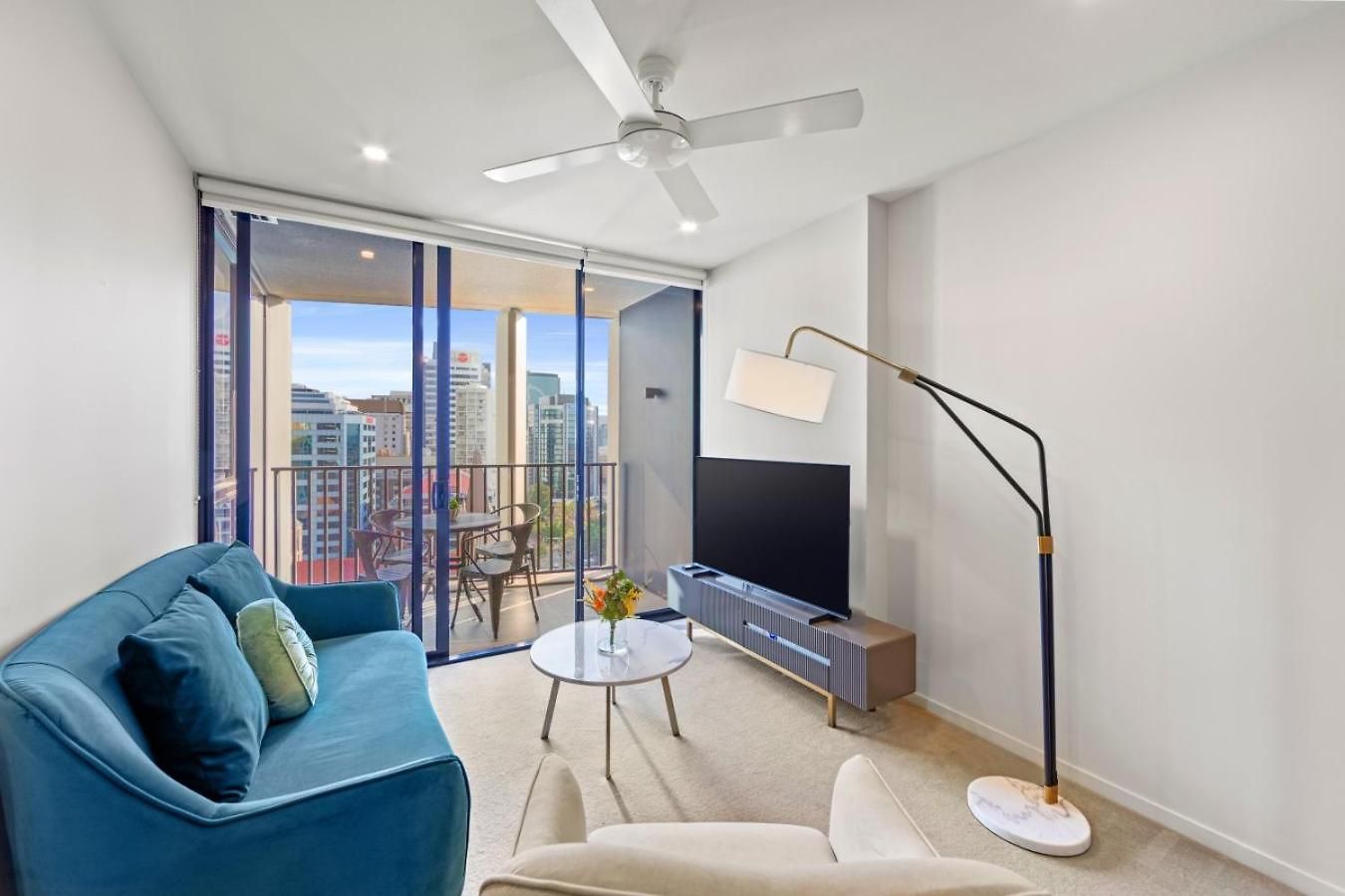 Elevated Cbd Living 2br With Skyline Views Apartment Brisbane