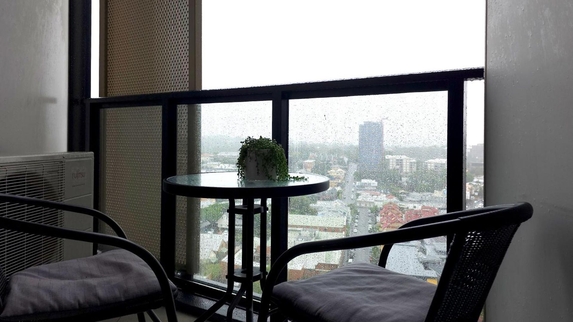 20th Floor Fortitude Valley 2br 1ba With Parking