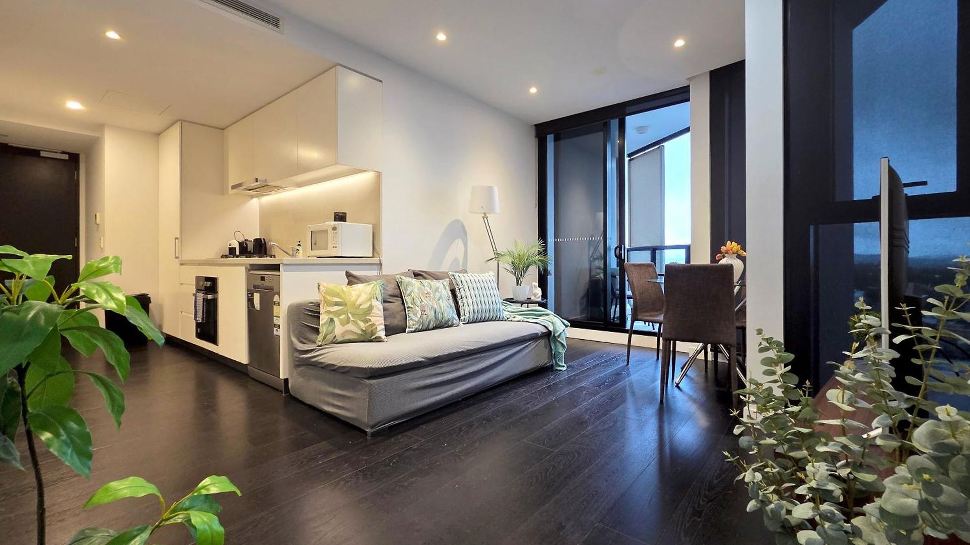 20th Floor Fortitude Valley 2br 1ba With Parking Apartment