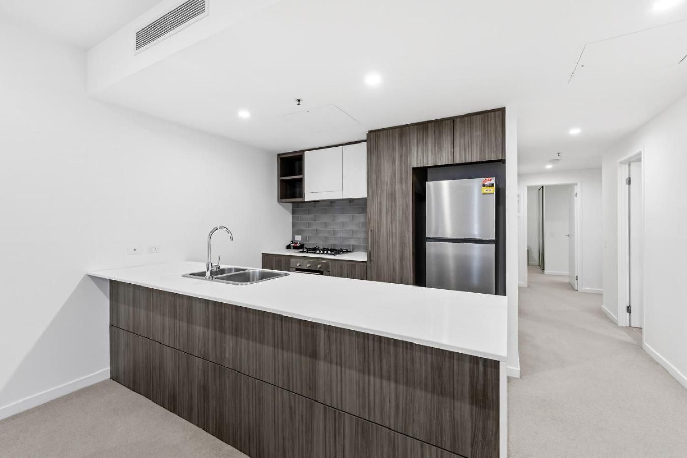 Scenic 2br With Balcony And Recreational Deck Access *