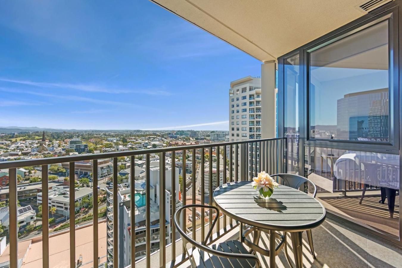 1 Bedroom With Stunning Views Heart Of