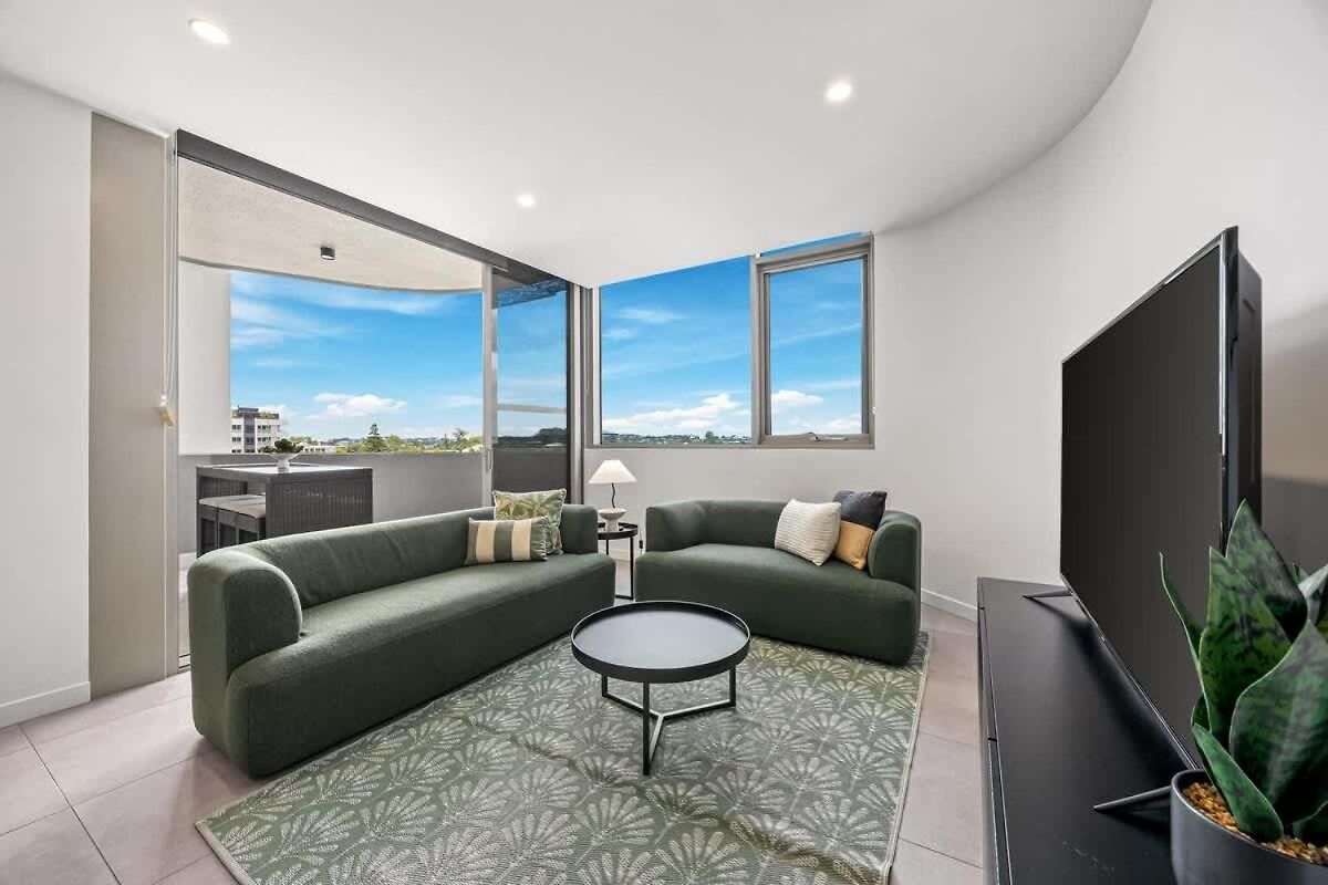 Apartment 3br Family - King Beds, Parking & Views *