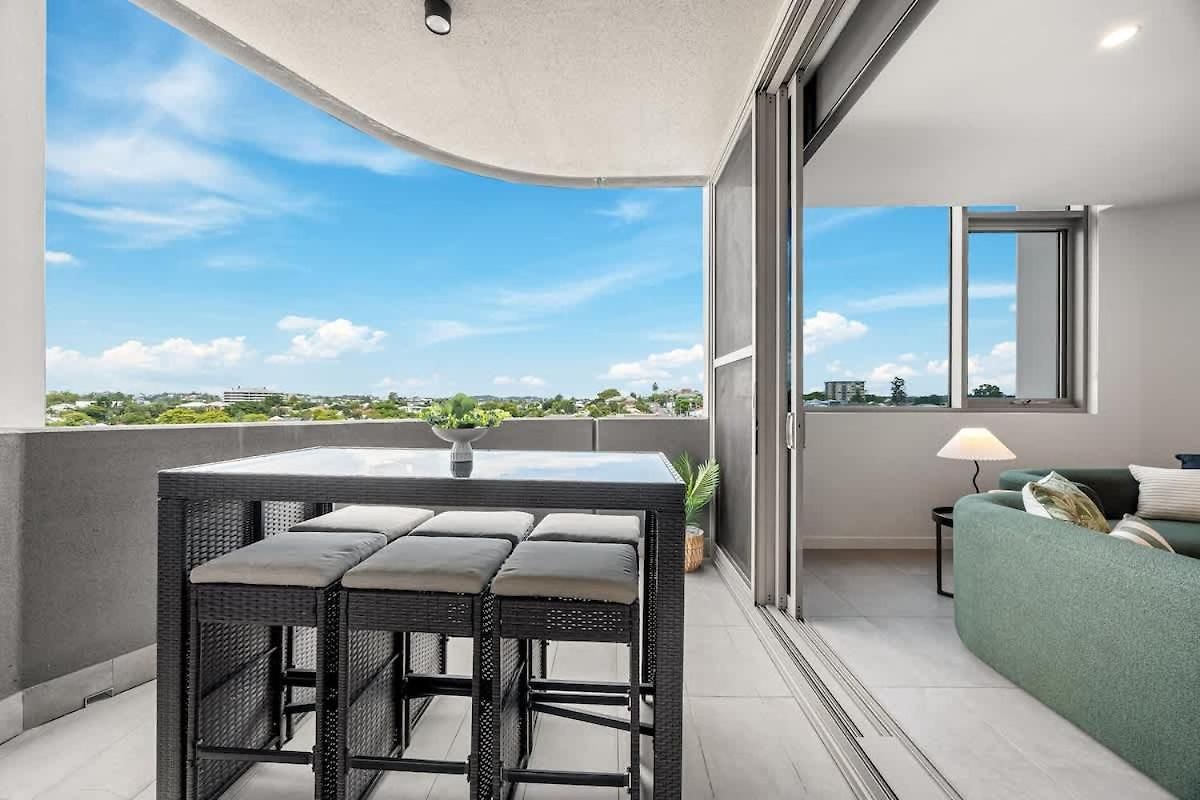 3br Family - King Beds, Parking & Views Apartment
