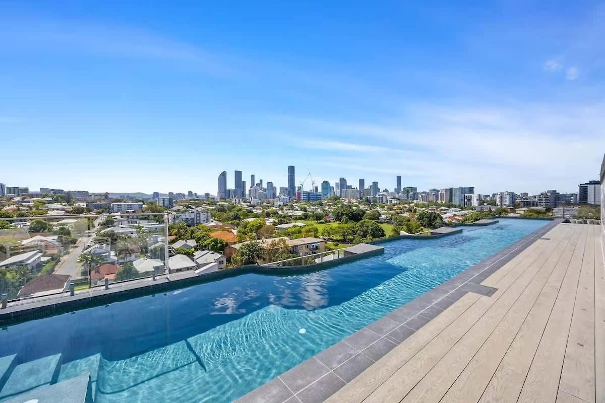 3br Family - King Beds, Parking & Views *