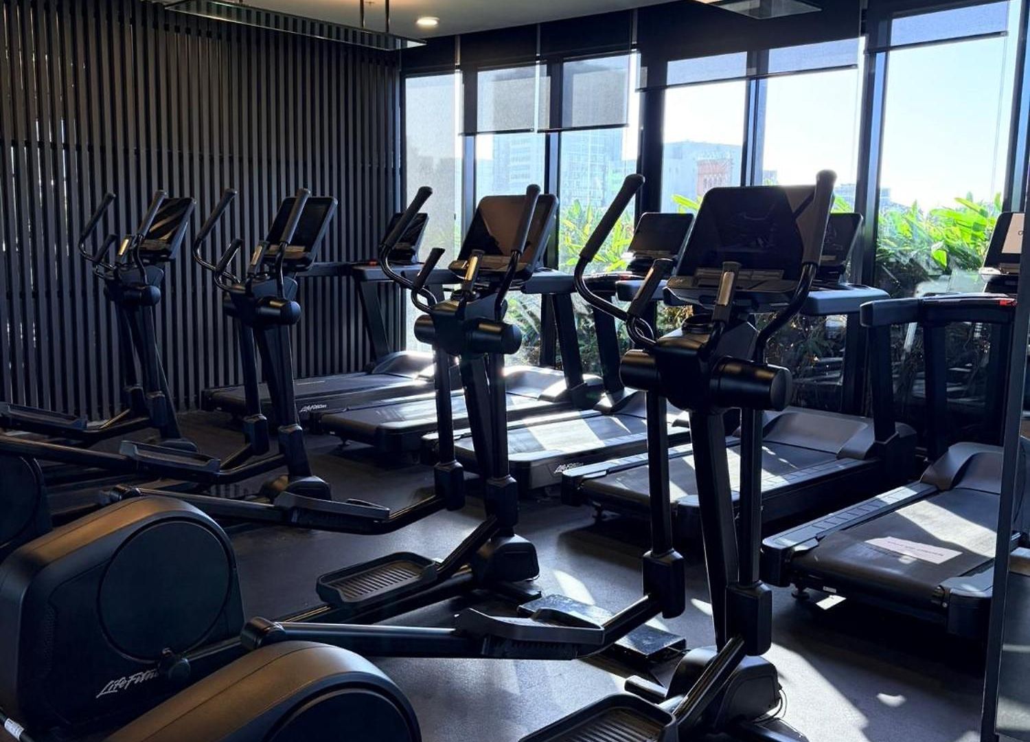 Horizon By Courtney Rogers - 2 Bedroom With Skyline Views, Parking, Heated Infinity Pool, Fitness Centre