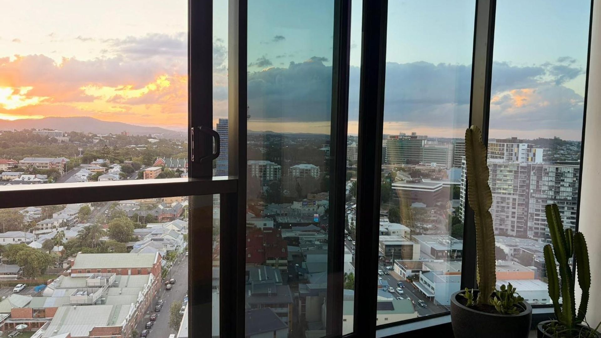 Apartment Horizon By Courtney Rogers - 2 Bedroom With Skyline Views, Parking, Heated Infinity Pool, Fitness Centre *